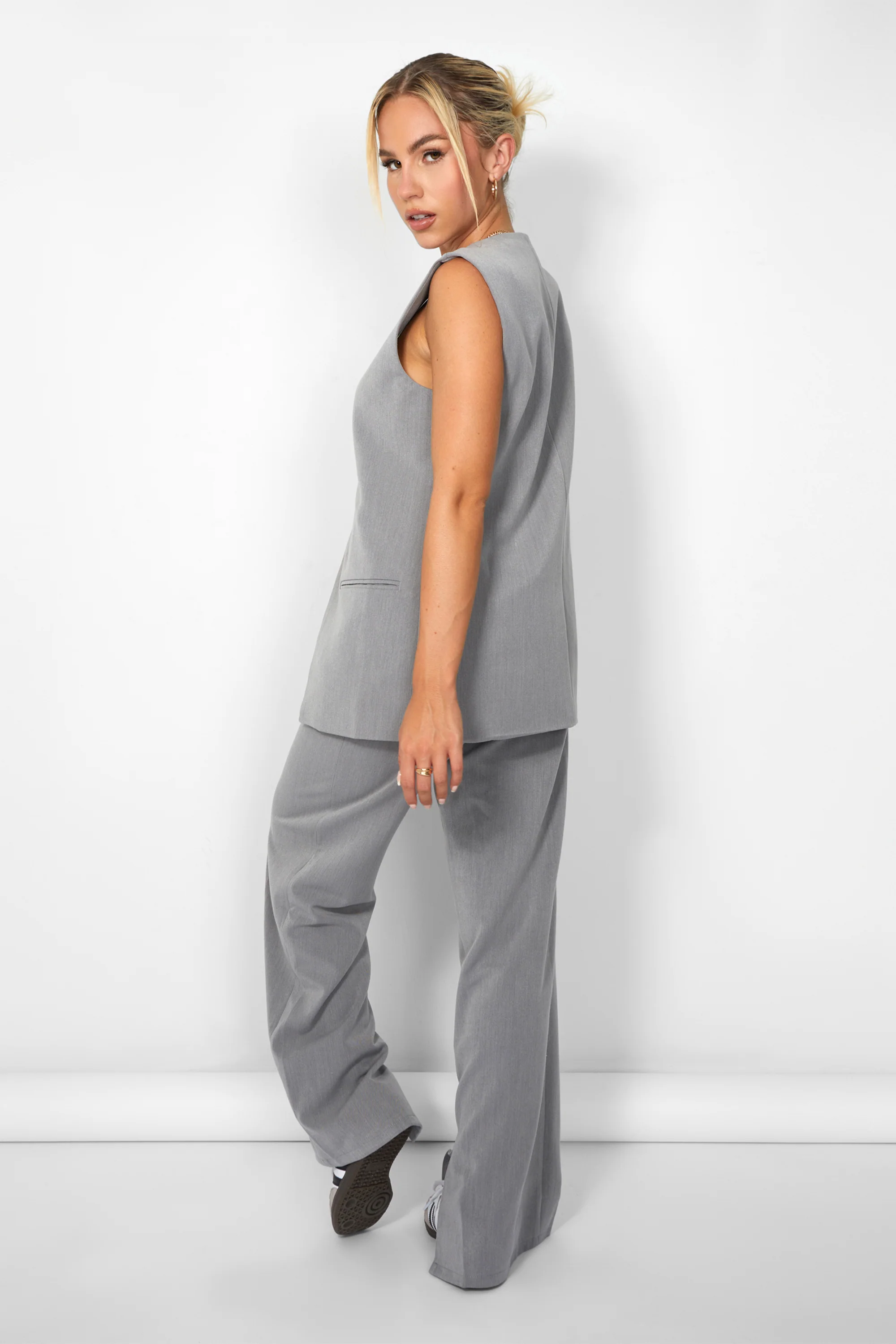 Kaiia Tailored Button Detail Longline Top Co-ord in Grey - Image 10