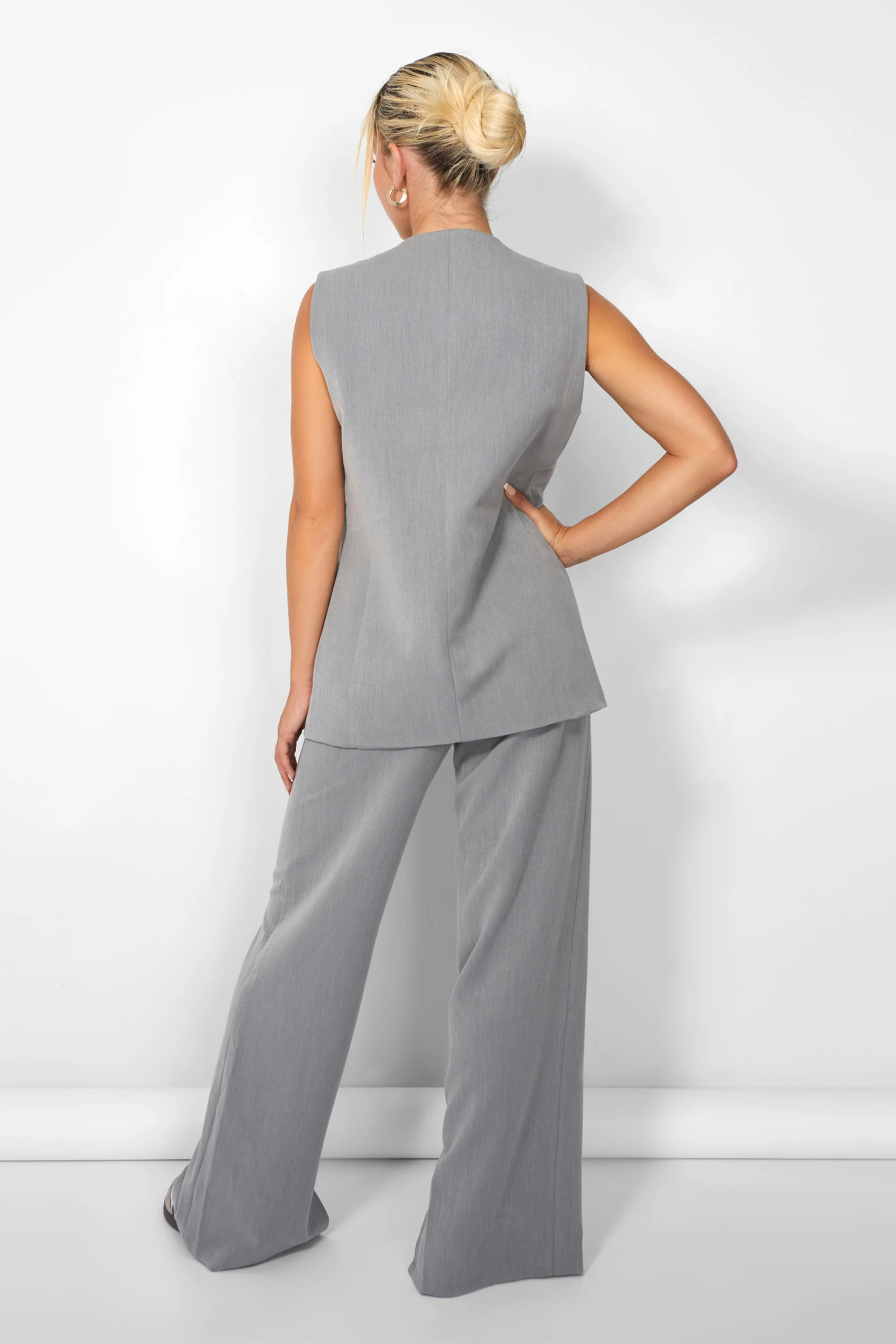 Kaiia Tailored Button Detail Longline Top Co-ord in Grey - Image 9