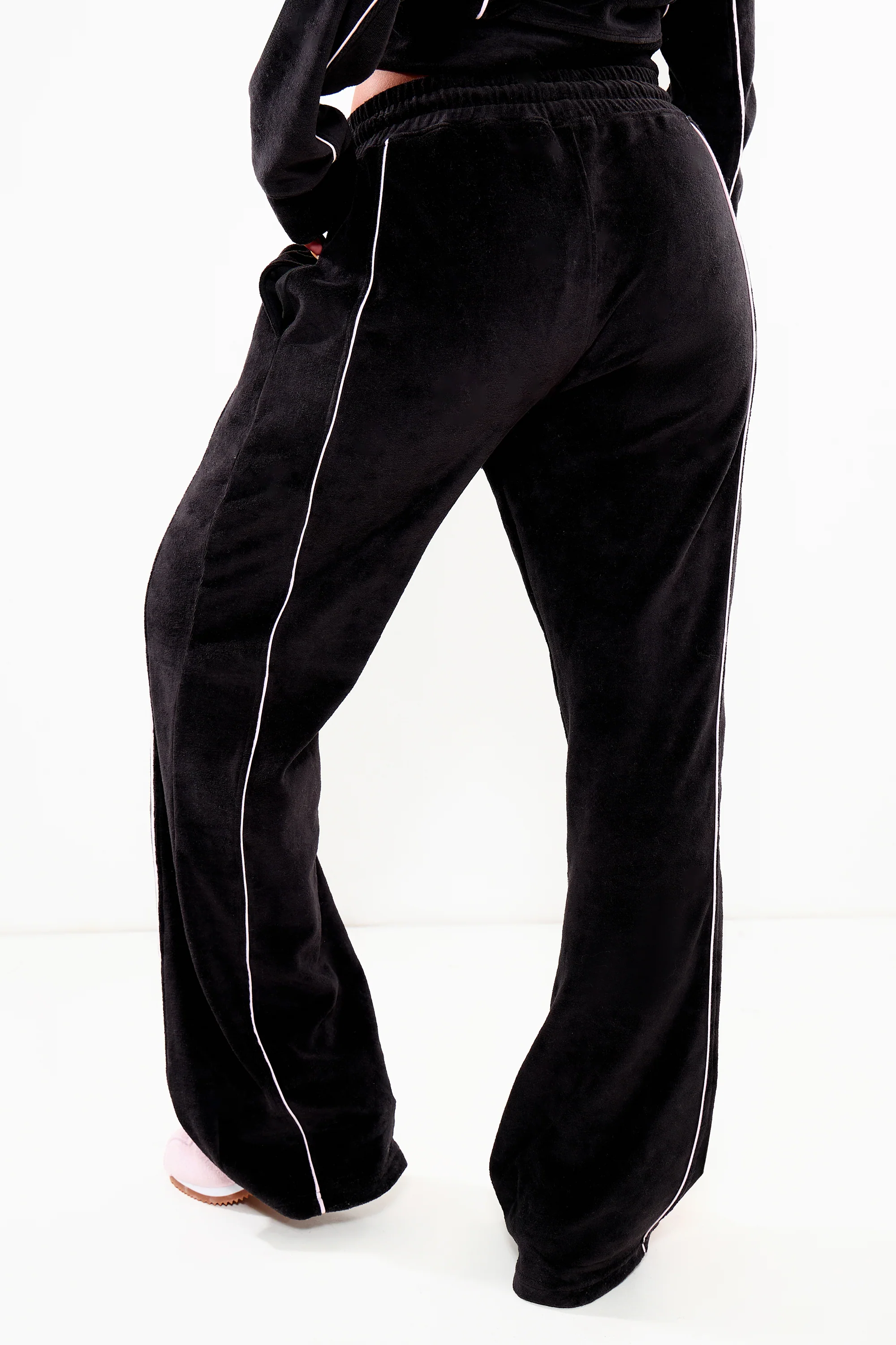 Kaiia Velour Contrast Piping Straight Leg Joggers Black & Pink - Image 4