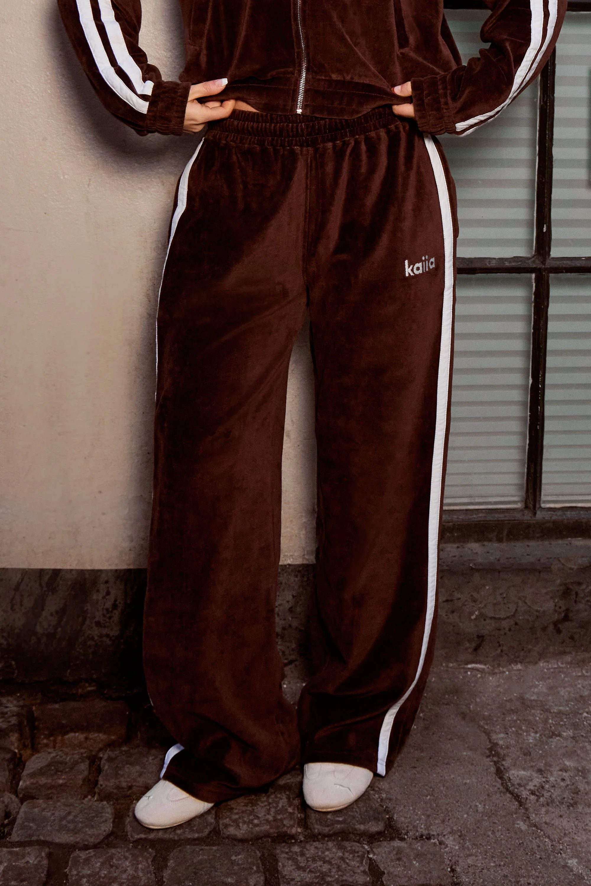 Kaiia Velour Side Stripe Straight Leg Joggers Chocolate & Cream - Image 3
