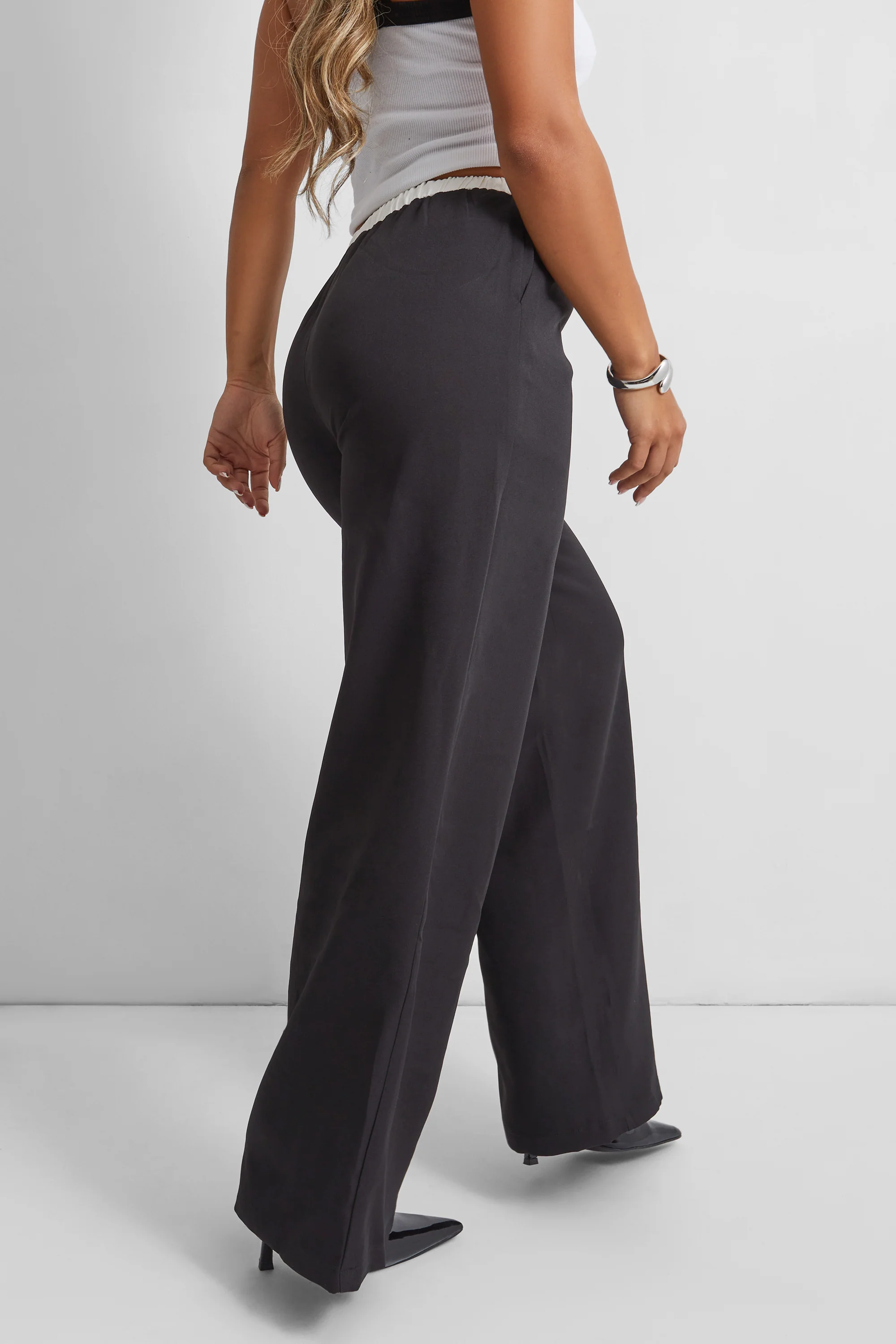 Kaiia Wide Leg Contrast Waist Wide Leg Trousers in Black and White - Image 3