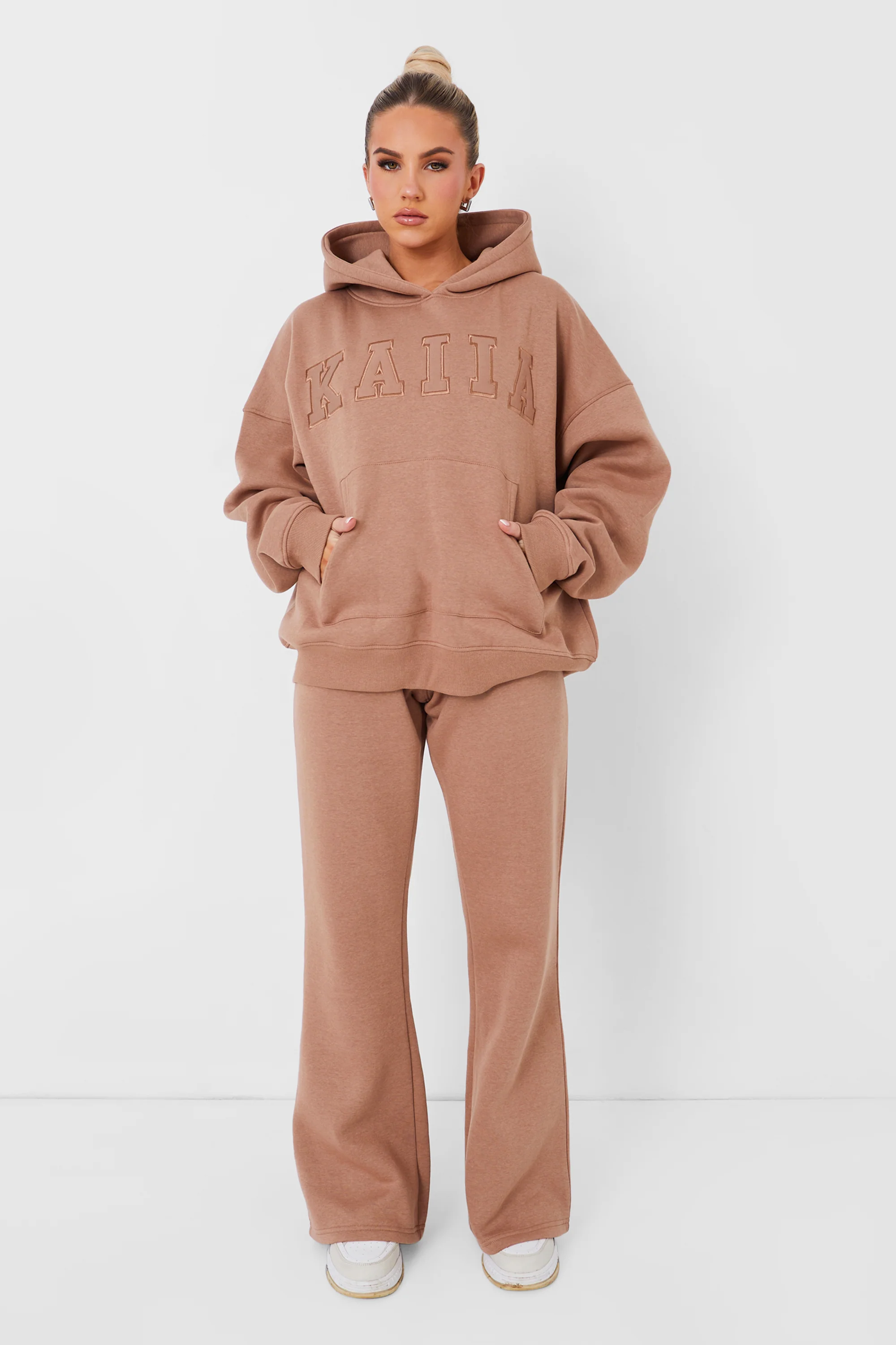 Kaiia Wide Leg Sweat Pants in Caramel