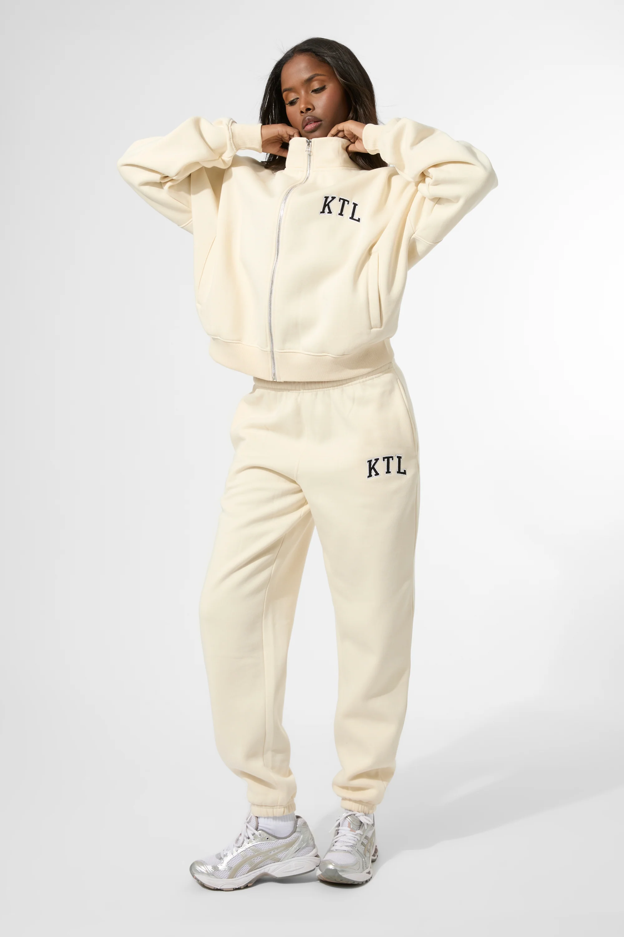 Kaiia KTL Logo Cuffed Joggers Buttercream - Image 5