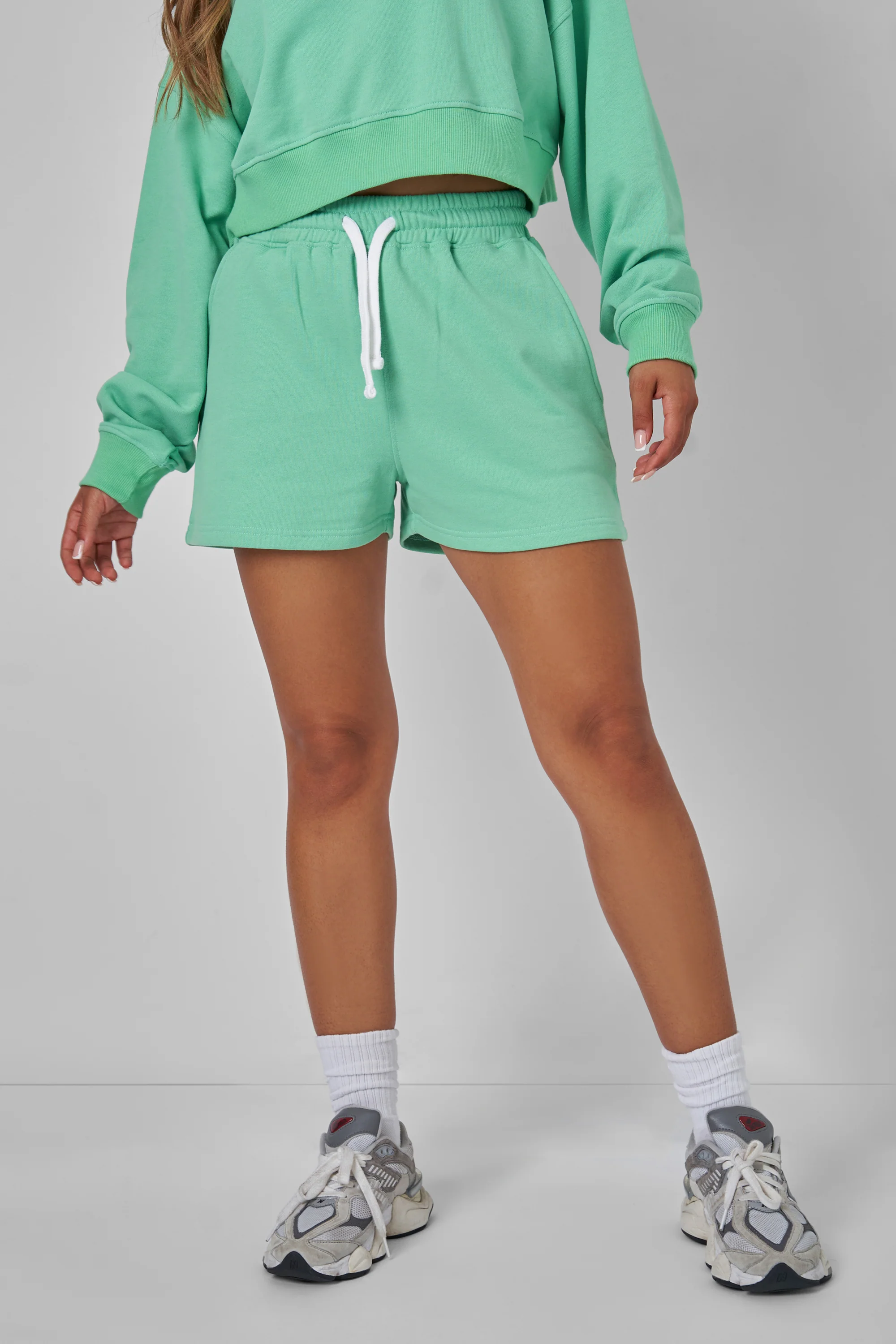 Relaxed Contrast Drawcord Sweat Shorts Green - Image 3