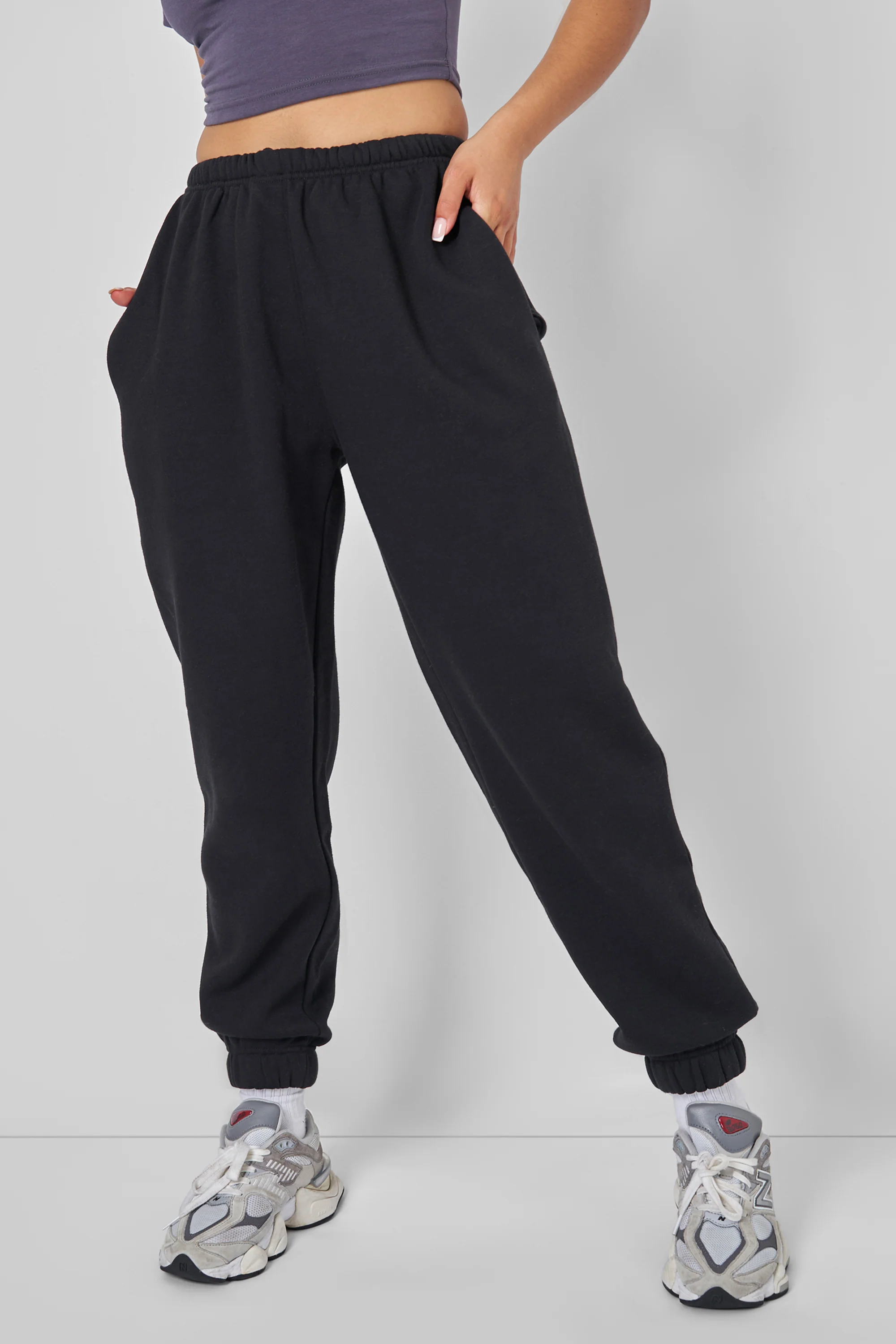 Relaxed Fit Cuffed Jogger Black - Image 4